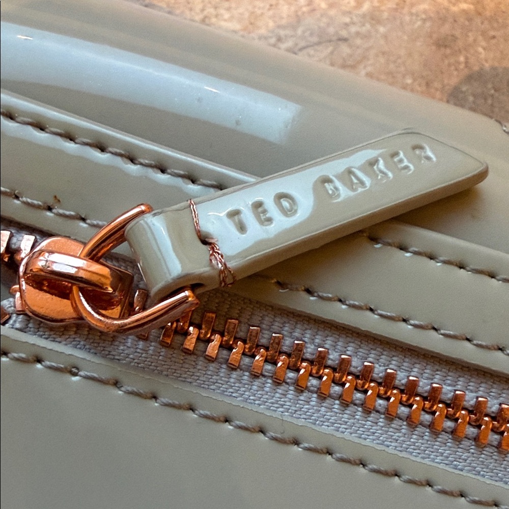 Ted Baker Mint beautiful light grey Wallet with RoseGold Accents - Picture 9 of 12